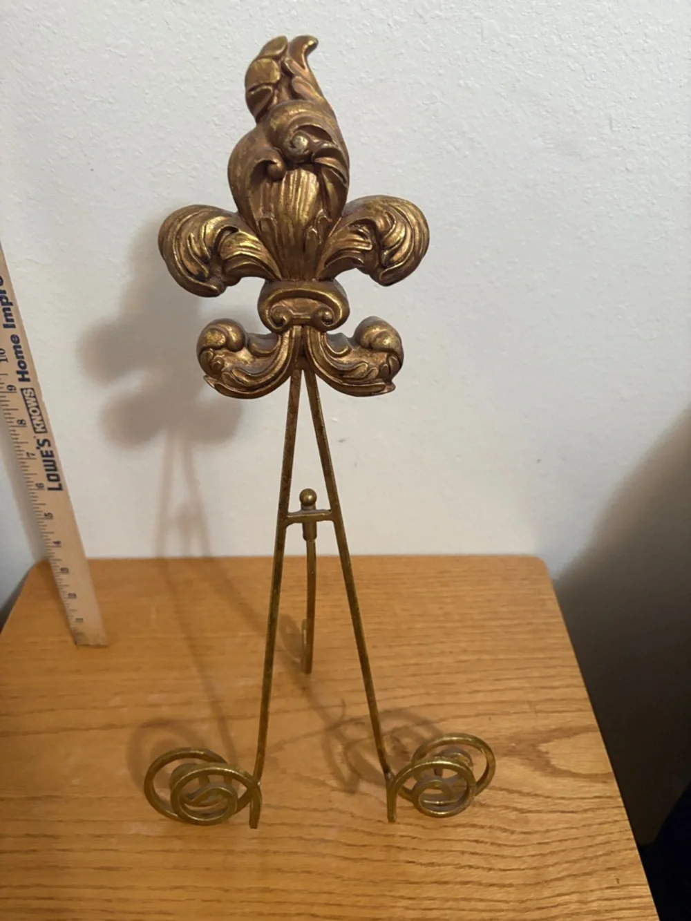 Ornate Fleur-de-Lis Metal Display Easel in Antique Gold